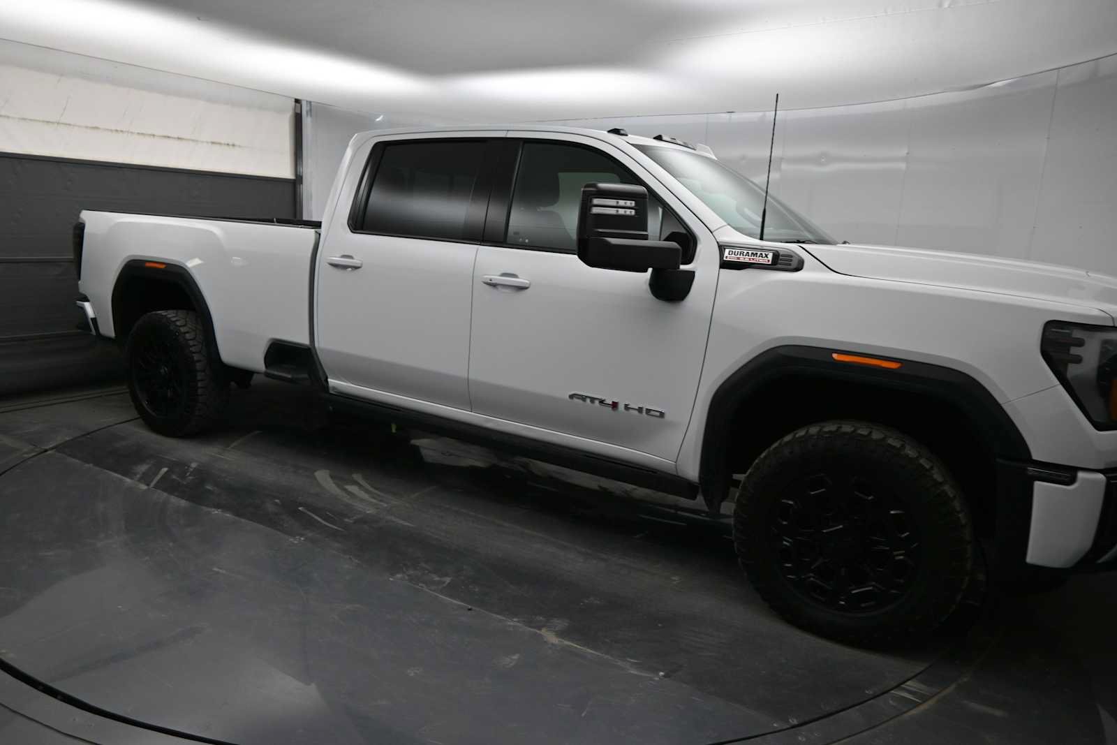Used 2024 GMC Sierra 2500 AT4 w/ AT4 Premium Plus Package AWD/4WD image 8