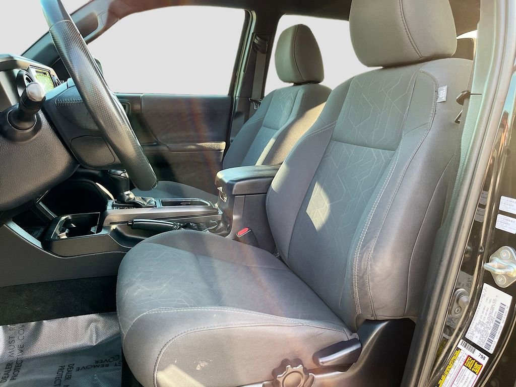 Used 2019 Toyota Tacoma TRD Off-Road w/ Technology Package image 20