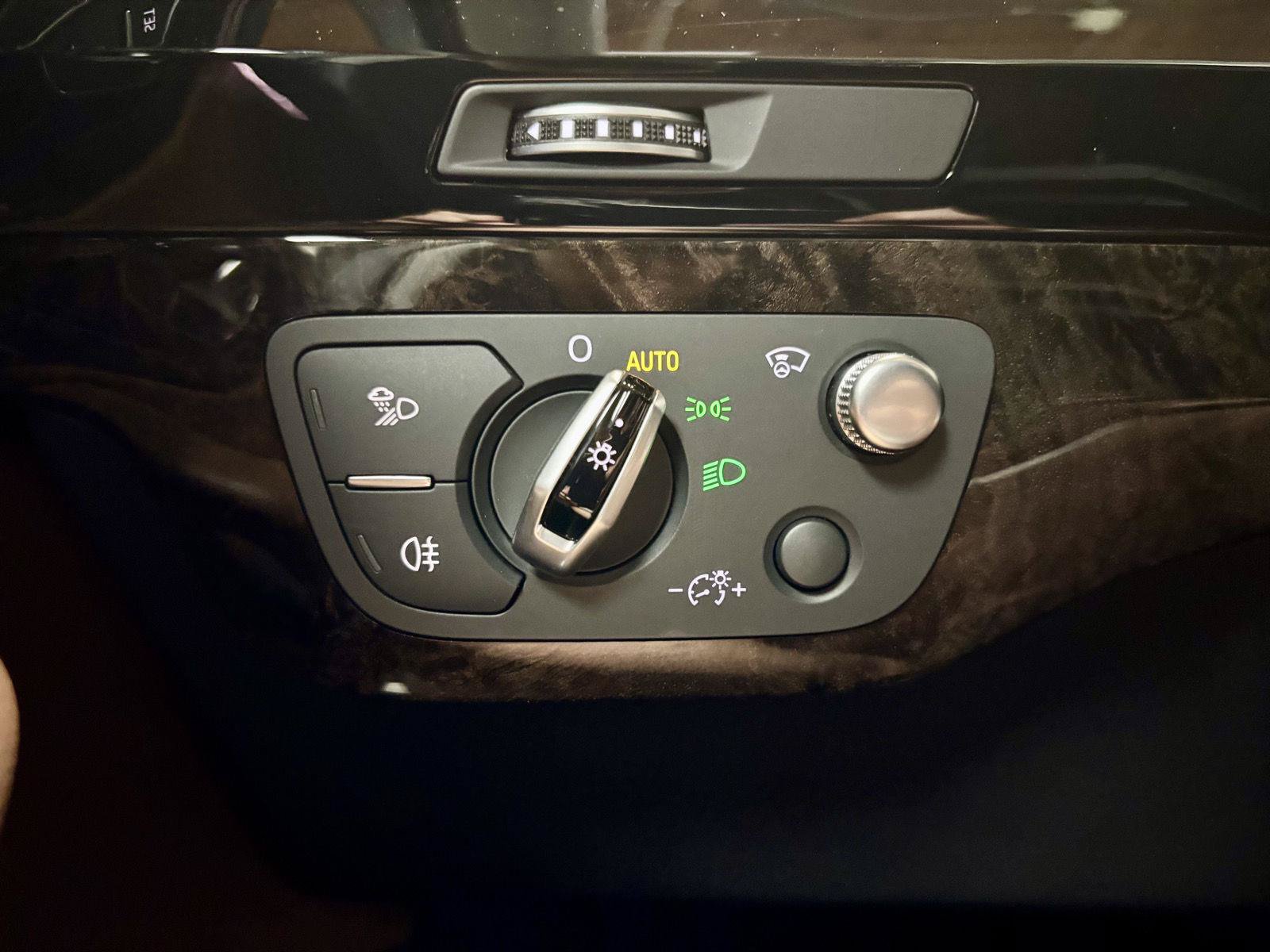 Used 2018 Audi Q7 3.0T Prestige AWD/4WD image 32