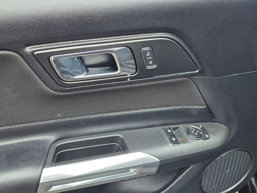 Used 2017 Ford Mustang EcoBoost image 22