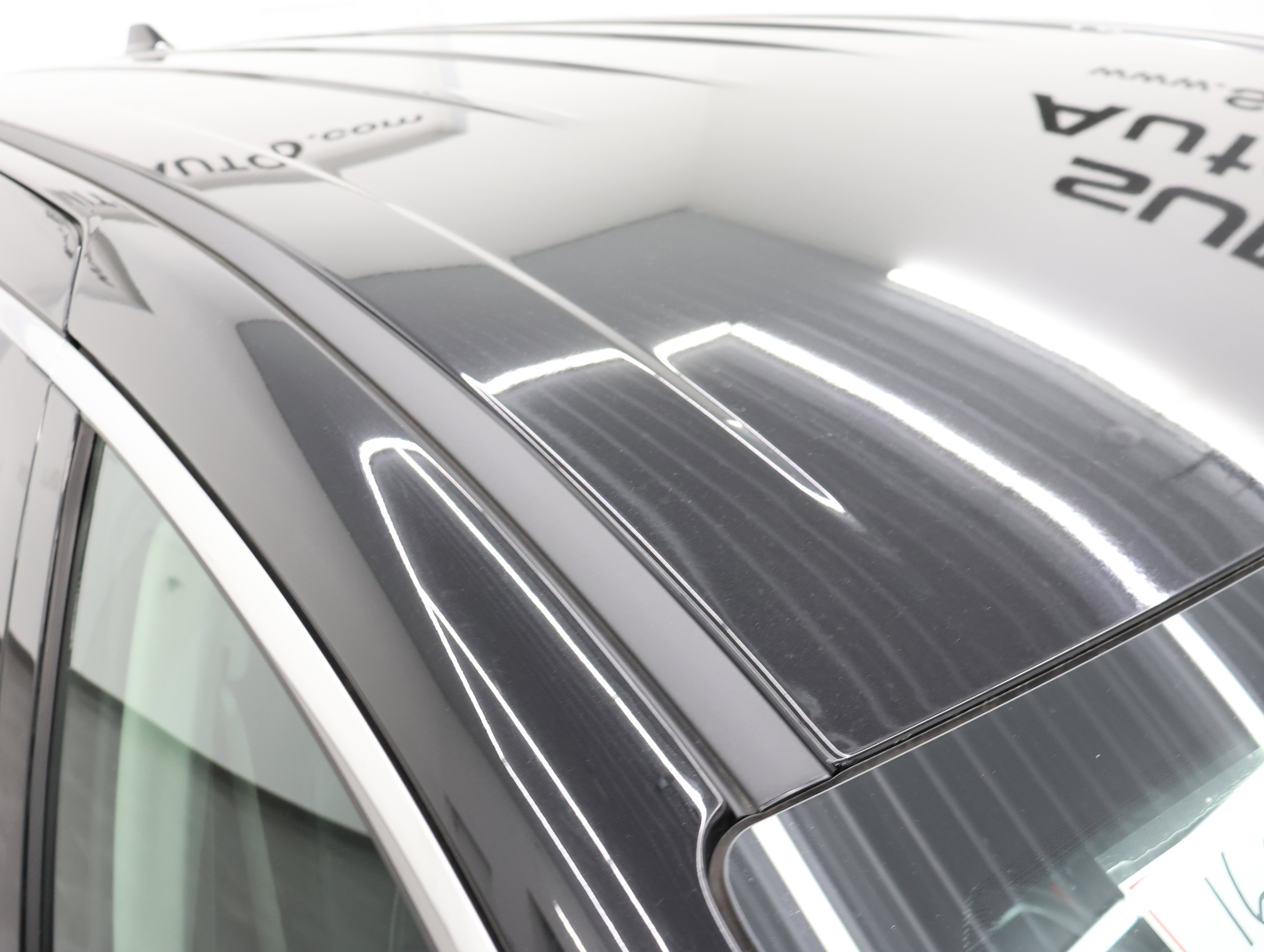 Used 2024 Chrysler Pacifica Touring-L image 4