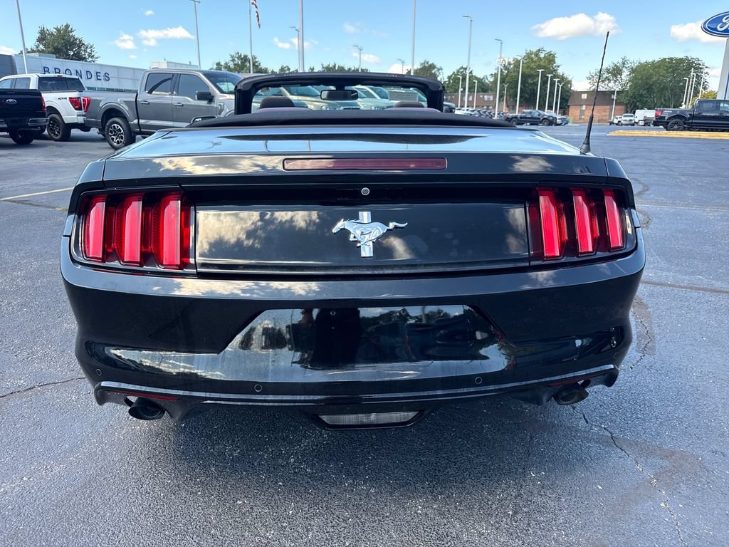 Used 2016 Ford Mustang Convertible RWD image 33