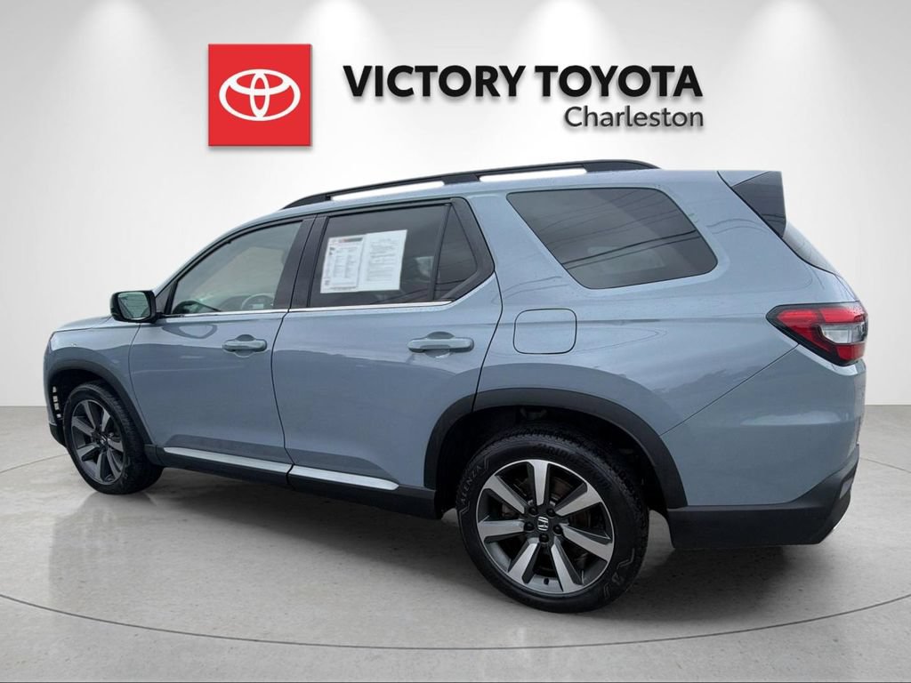 Used 2023 Honda Pilot Touring image 3