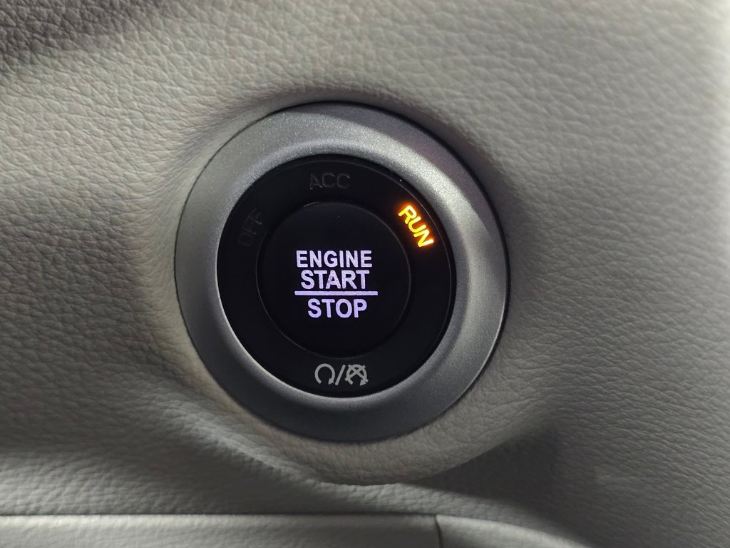 Used 2022 Chrysler Pacifica Limited w/ Uconnect Theater Family Group FWD image 28