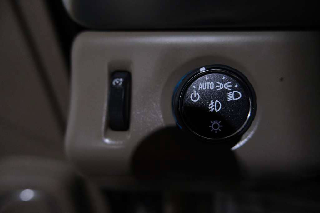 Used 2018 Chevrolet Suburban LT RWD image 38