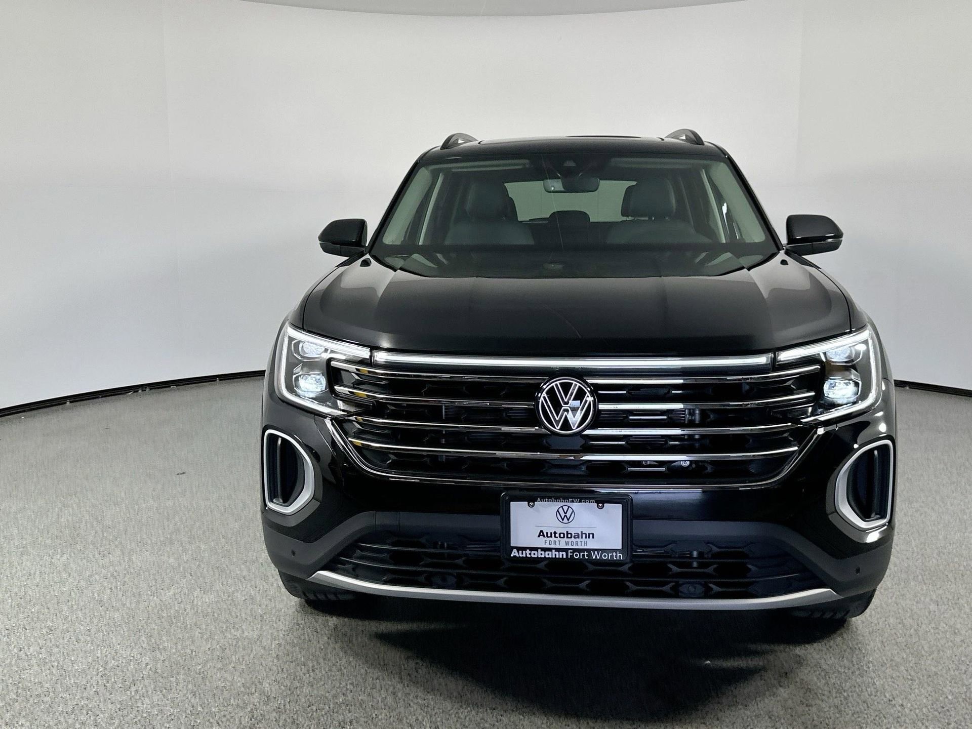 New 2026 Volkswagen Atlas SE image 2