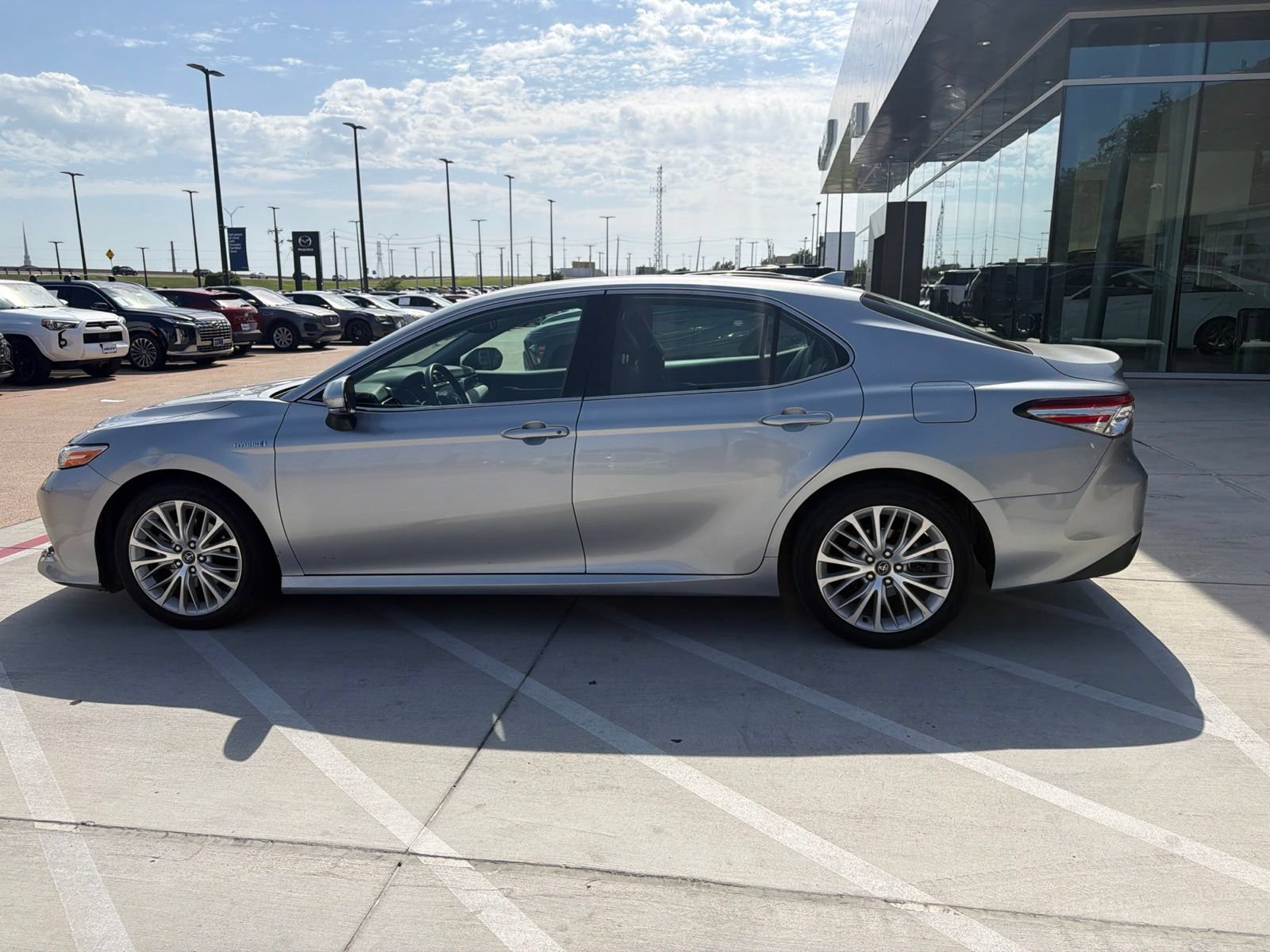 Used 2020 Toyota Camry XLE FWD image 8