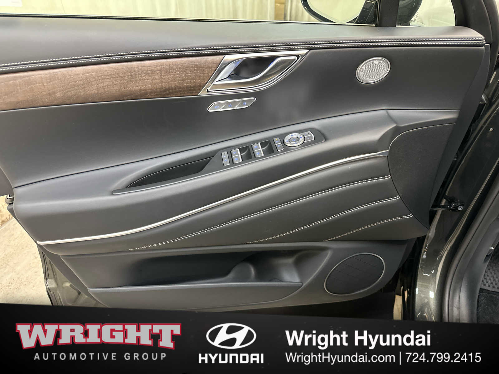 Certified 2025 Genesis GV80 2.5T Select image 9