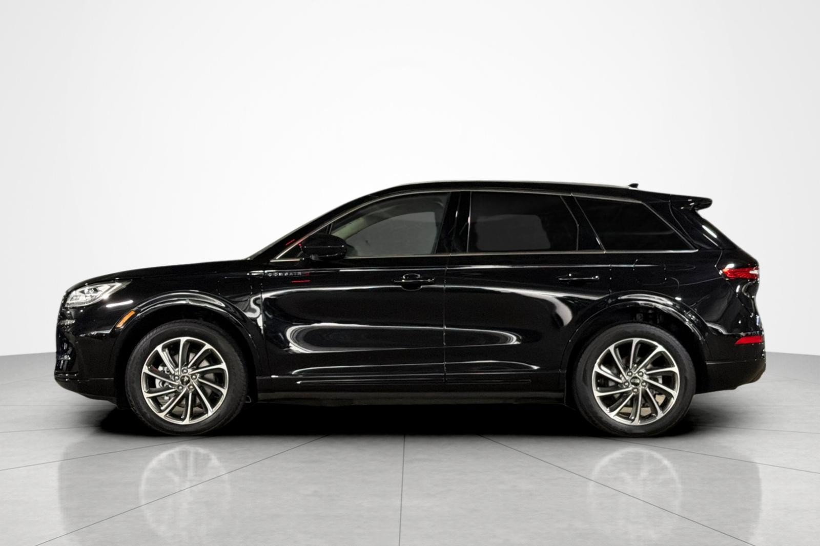 Used 2024 Lincoln Corsair Grand Touring AWD/4WD image 2