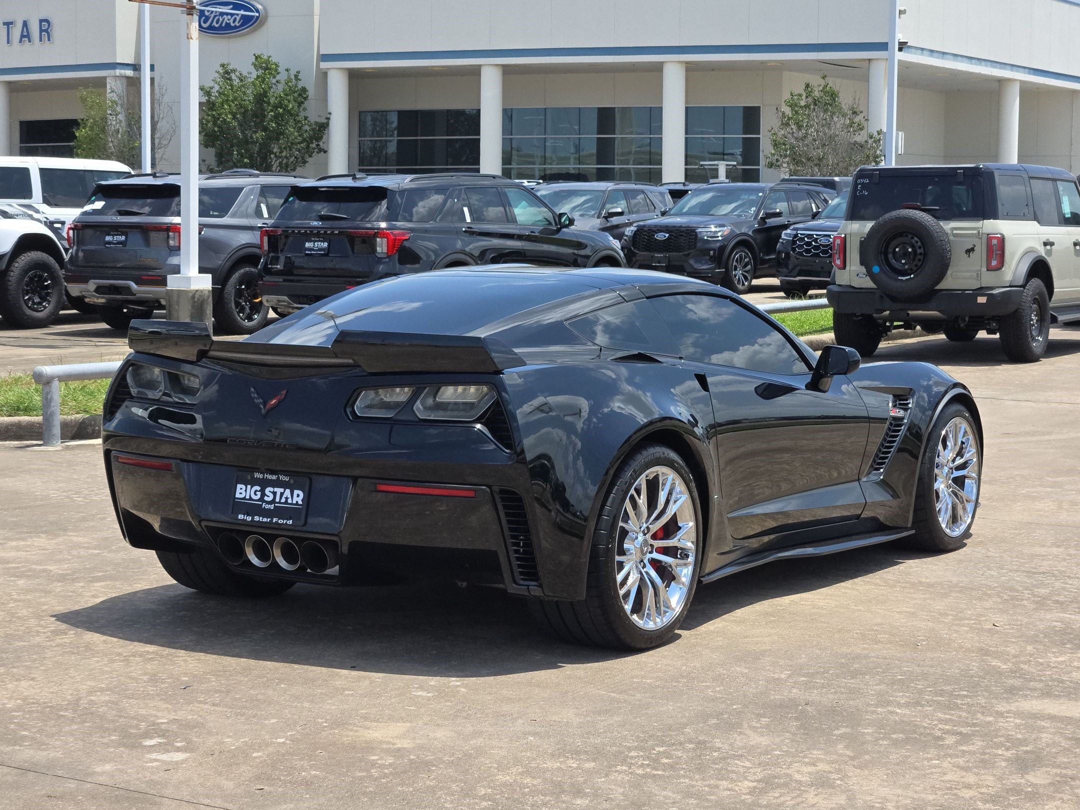 Used 2015 Chevrolet Corvette Z06 w/ 3LZ Preferred Equipment Group RWD image 3