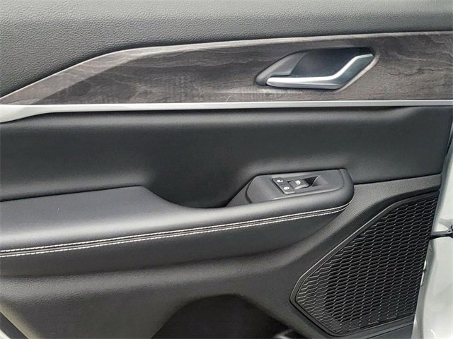 Used 2023 Jeep Grand Cherokee Limited image 12