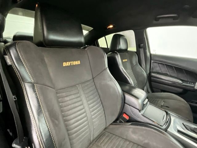 Used 2017 Dodge Charger R/T RWD image 13
