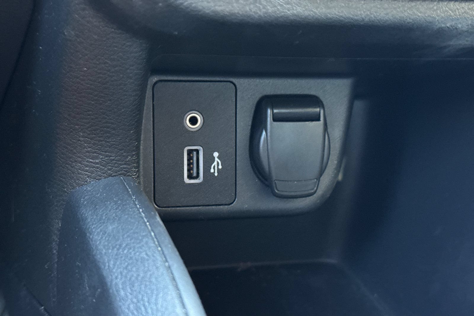 Used 2021 Nissan Versa SV FWD image 30