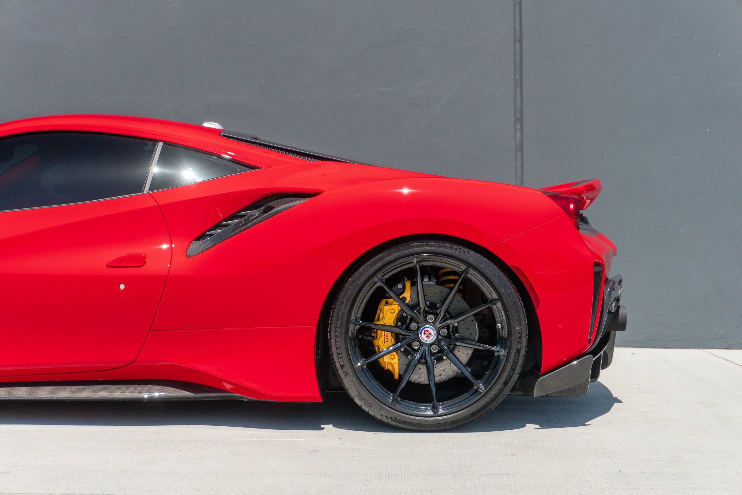 Used 2019 Ferrari 488 Pista Coupe RWD image 17