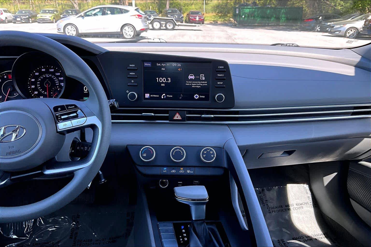 Used 2023 Hyundai Elantra SE FWD image 7