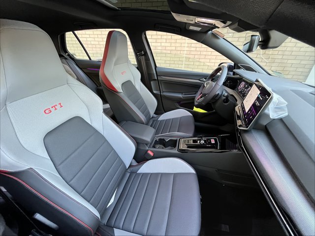 New 2026 Volkswagen GTI SE FWD image 6