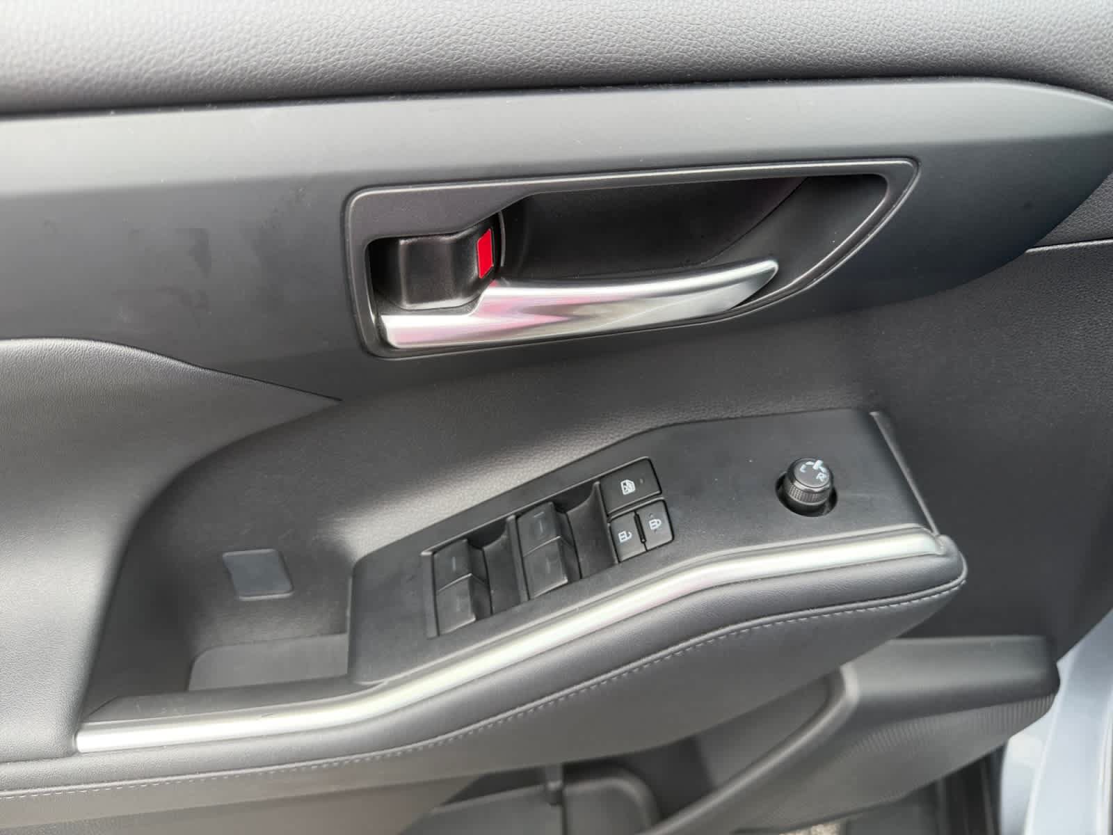 Used 2023 Toyota Highlander XLE FWD image 11
