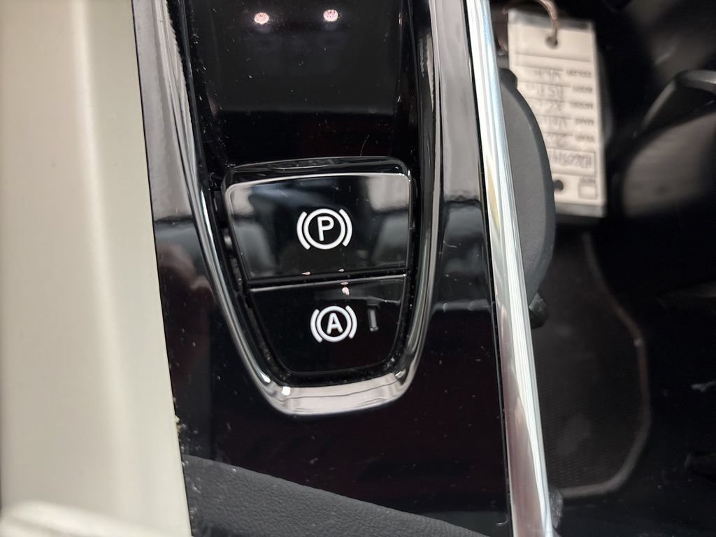 Used 2023 Volvo XC60 B5 Plus w/ Climate Package AWD/4WD image 23