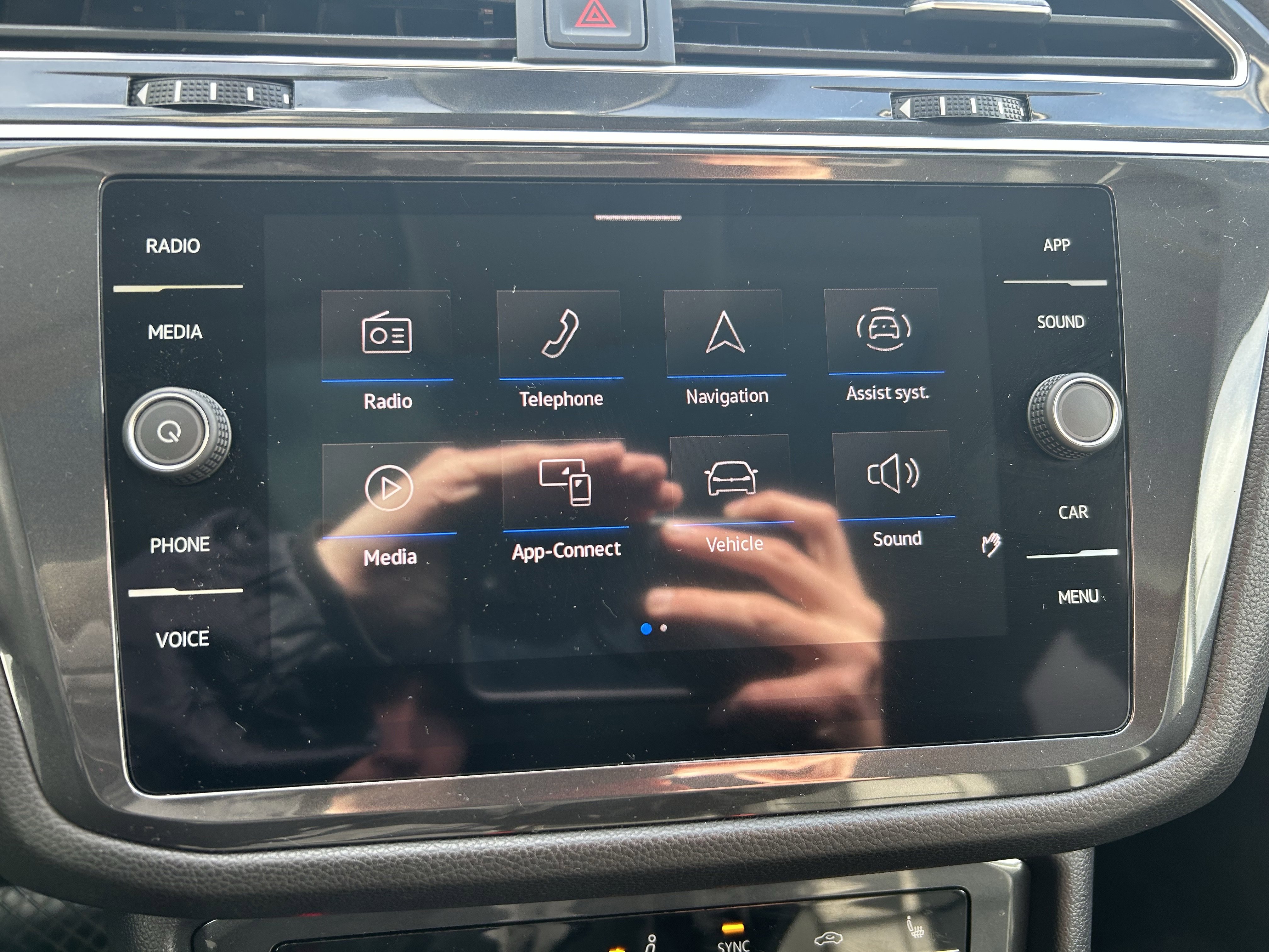 Certified 2024 Volkswagen Tiguan SE w/ Panoramic Sunroof Package image 12