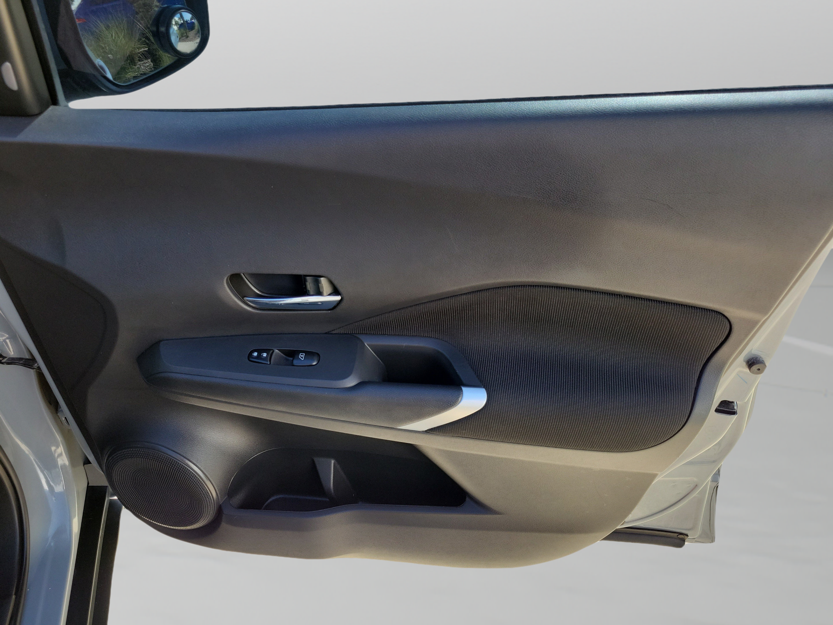 Used 2021 Nissan Kicks SV FWD image 25