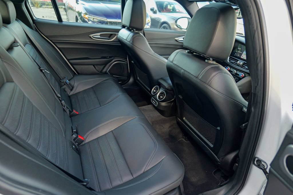 Used 2023 Alfa Romeo Giulia Veloce AWD/4WD image 29