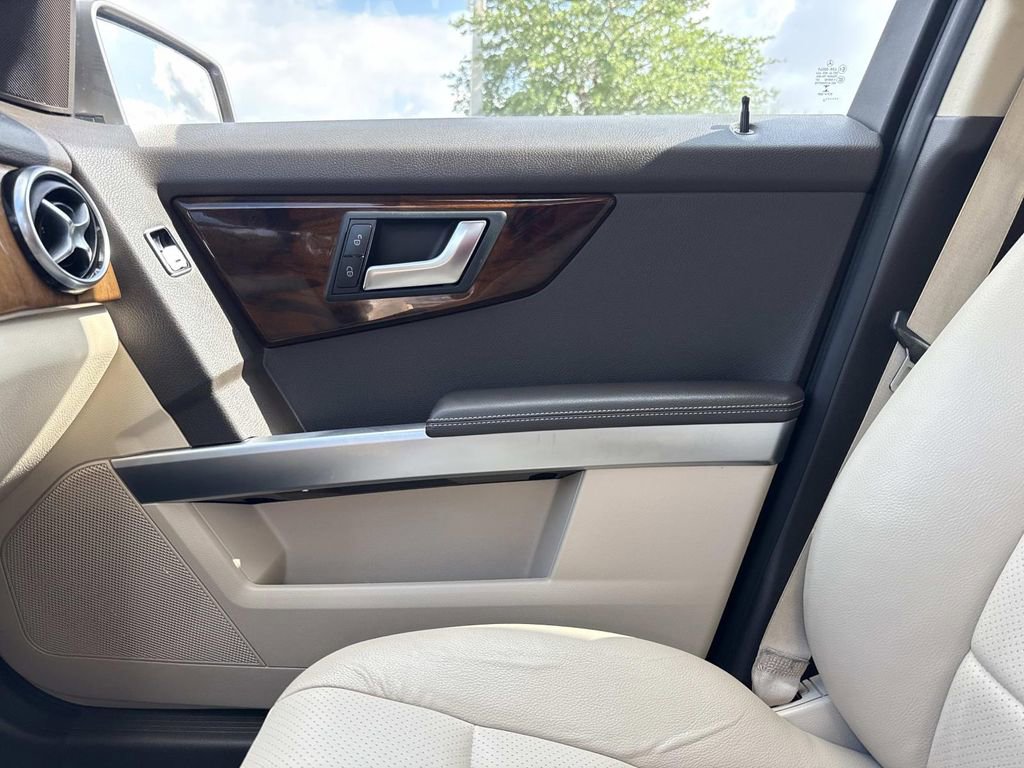 Used 2015 Mercedes-Benz GLK 350 2WD image 26