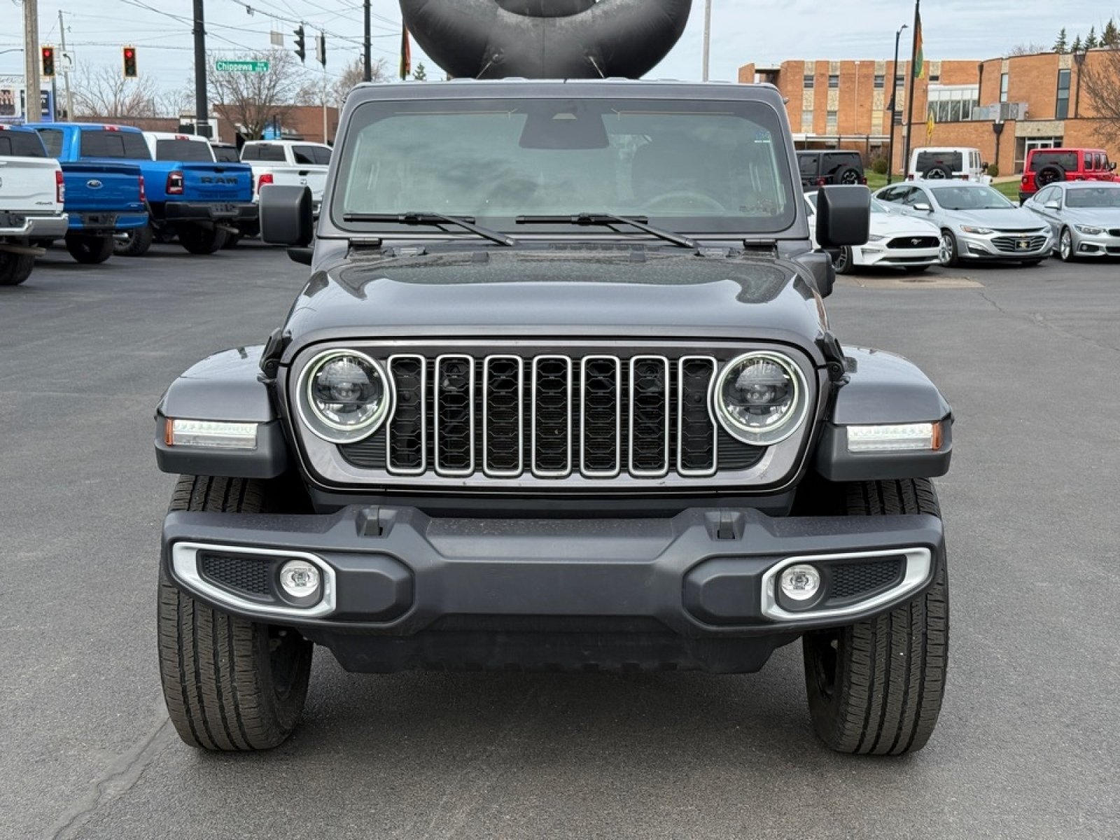 Used 2025 Jeep Wrangler Unlimited Sahara AWD/4WD image 3
