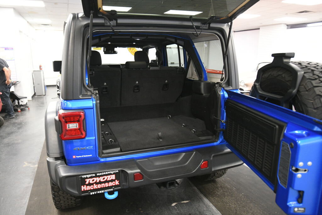 Used 2024 Jeep Wrangler Unlimited Rubicon 4xe AWD/4WD image 22