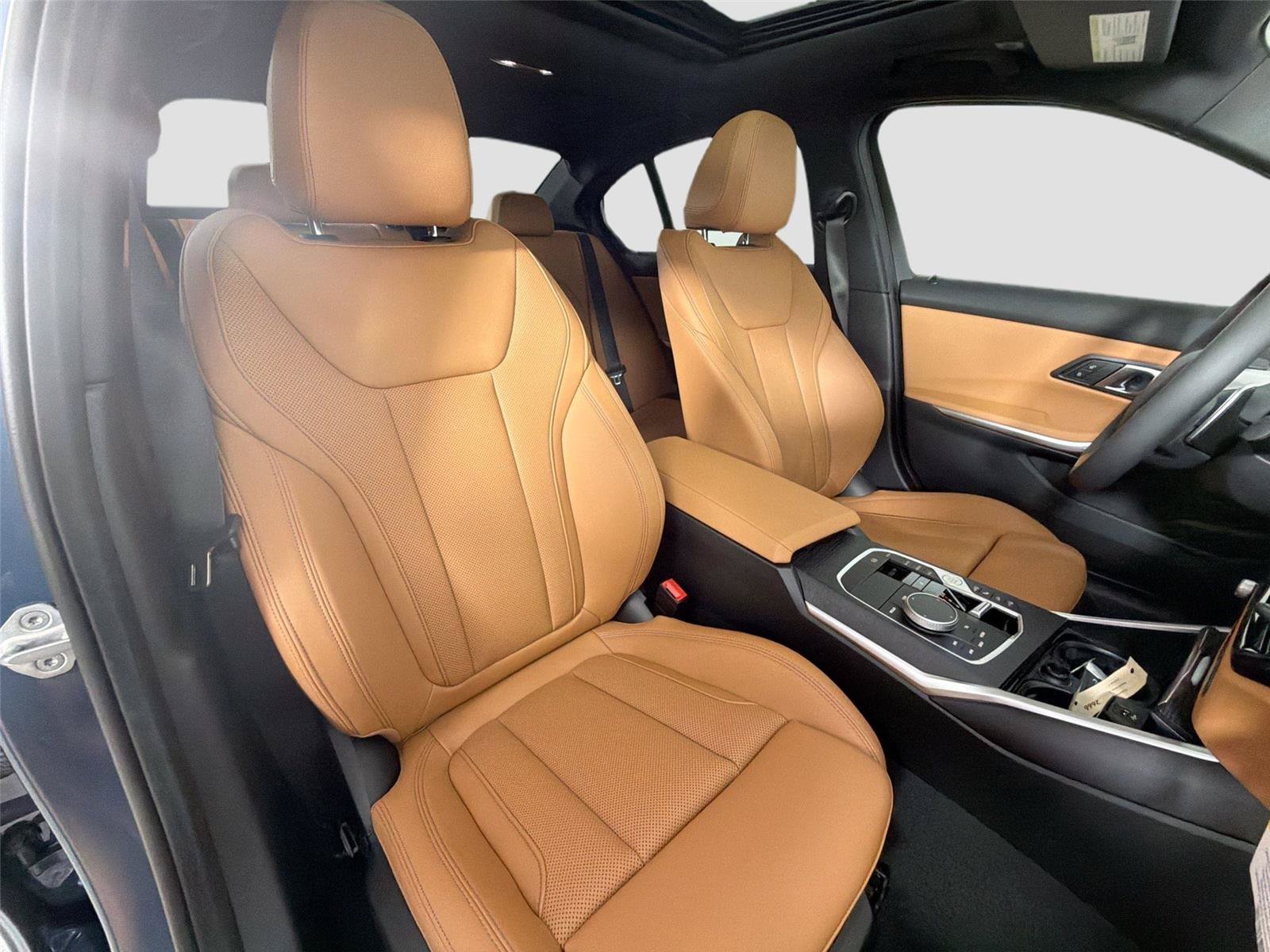 New 2026 BMW 330i xDrive Sedan w/ Premium Package AWD/4WD image 27