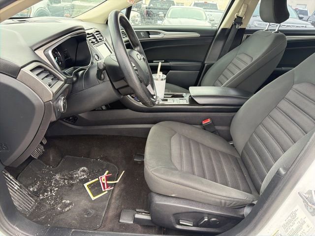 Used 2017 Ford Fusion SE w/ Fusion SE Technology Package image 16