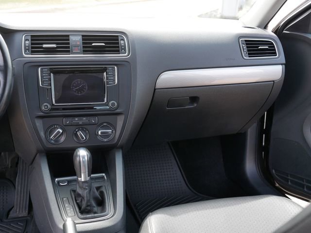 Used 2017 Volkswagen Jetta SE image 23