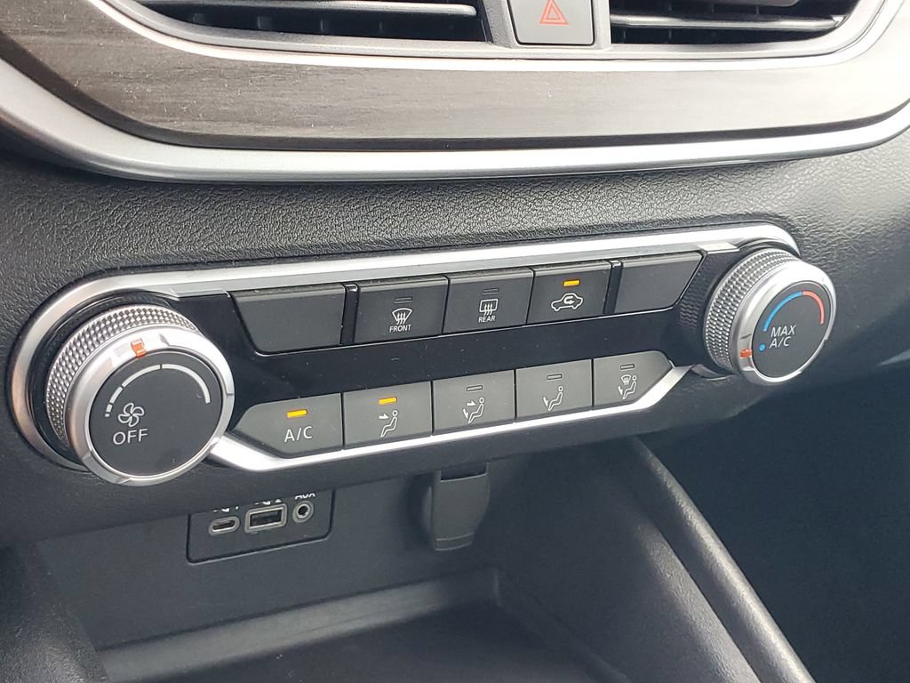 Used 2025 Nissan Altima 2.5 SV FWD image 29