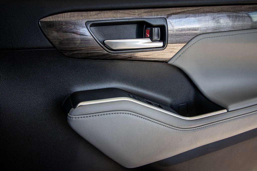 Used 2023 Toyota Highlander Limited image 39