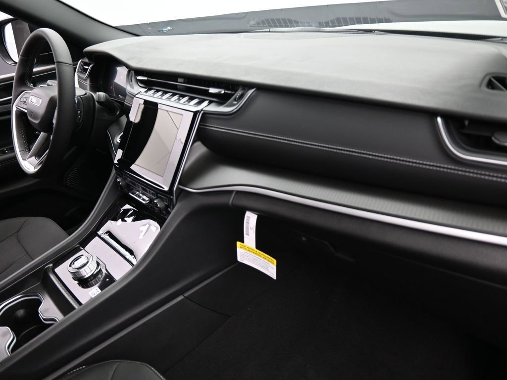 Used 2024 Jeep Grand Cherokee L Laredo w/ Luxury Tech Group I image 37