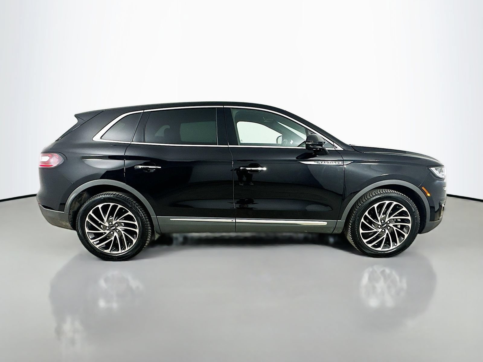 Used 2019 Lincoln Nautilus Reserve AWD/4WD image 4
