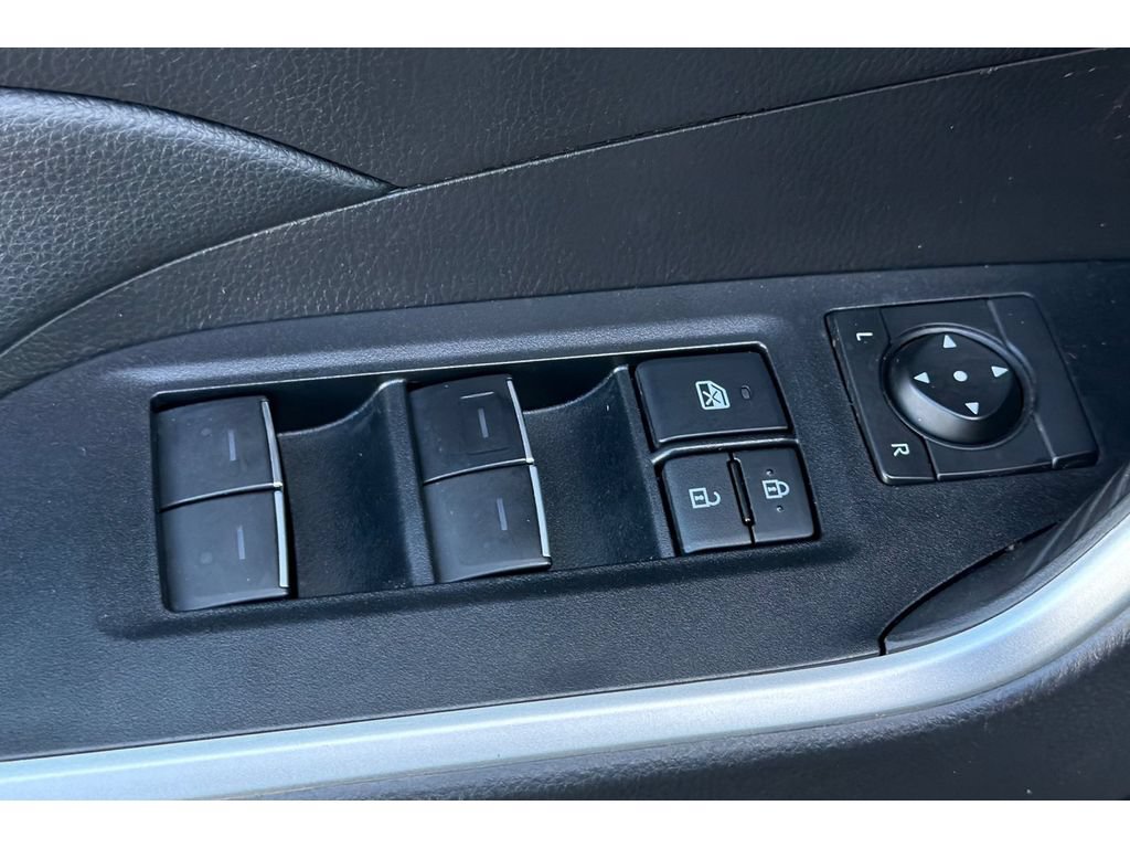 Used 2022 Toyota RAV4 XLE w/ Convenience Package FWD image 12