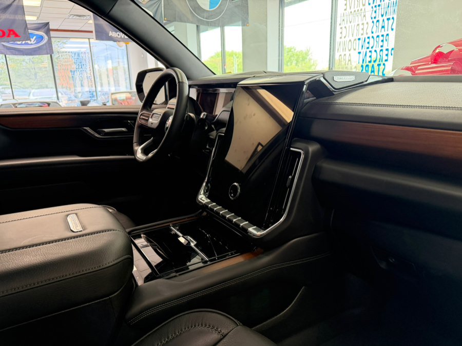 Used 2025 GMC Yukon Denali AWD/4WD image 53