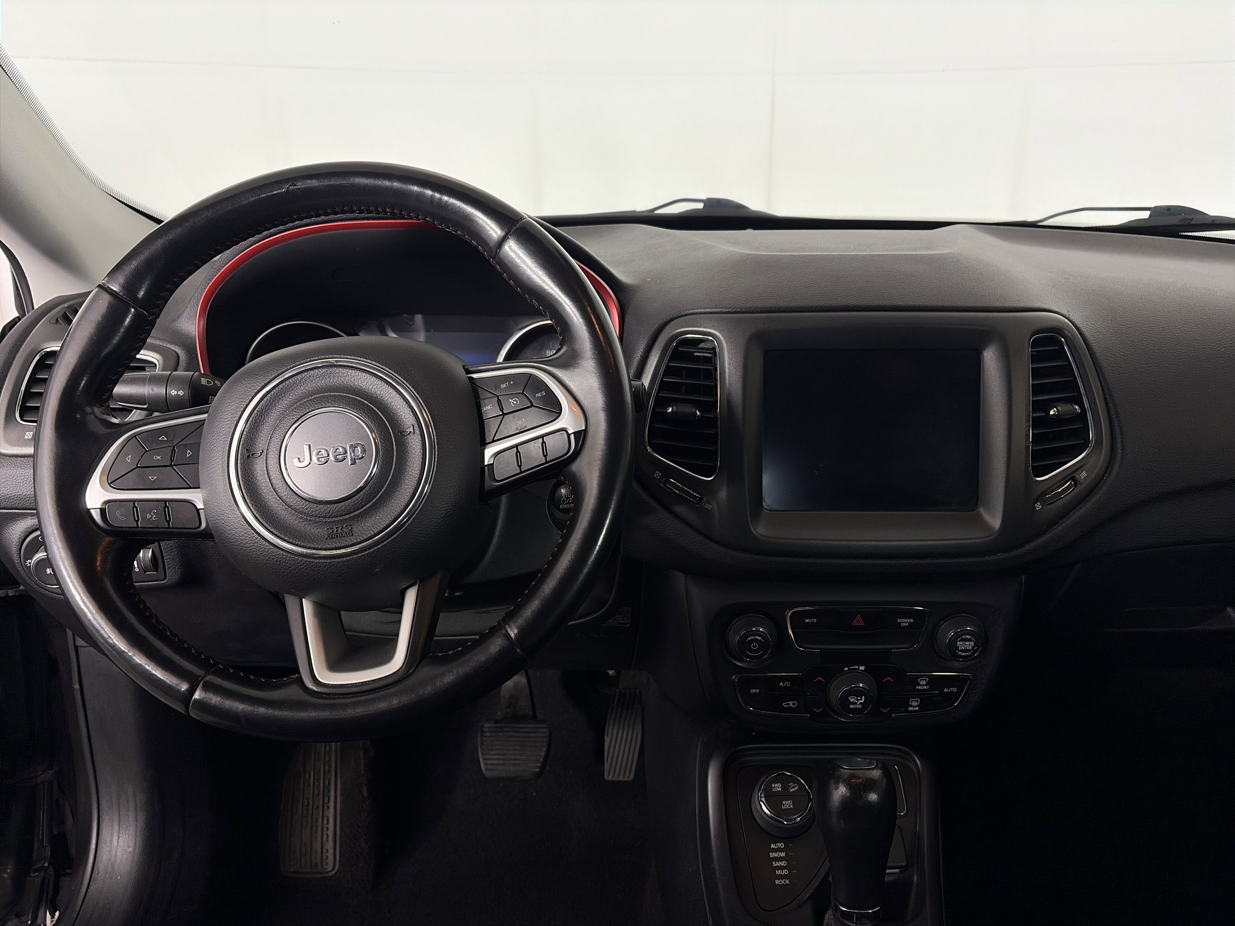 Used 2020 Jeep Compass Trailhawk image 8