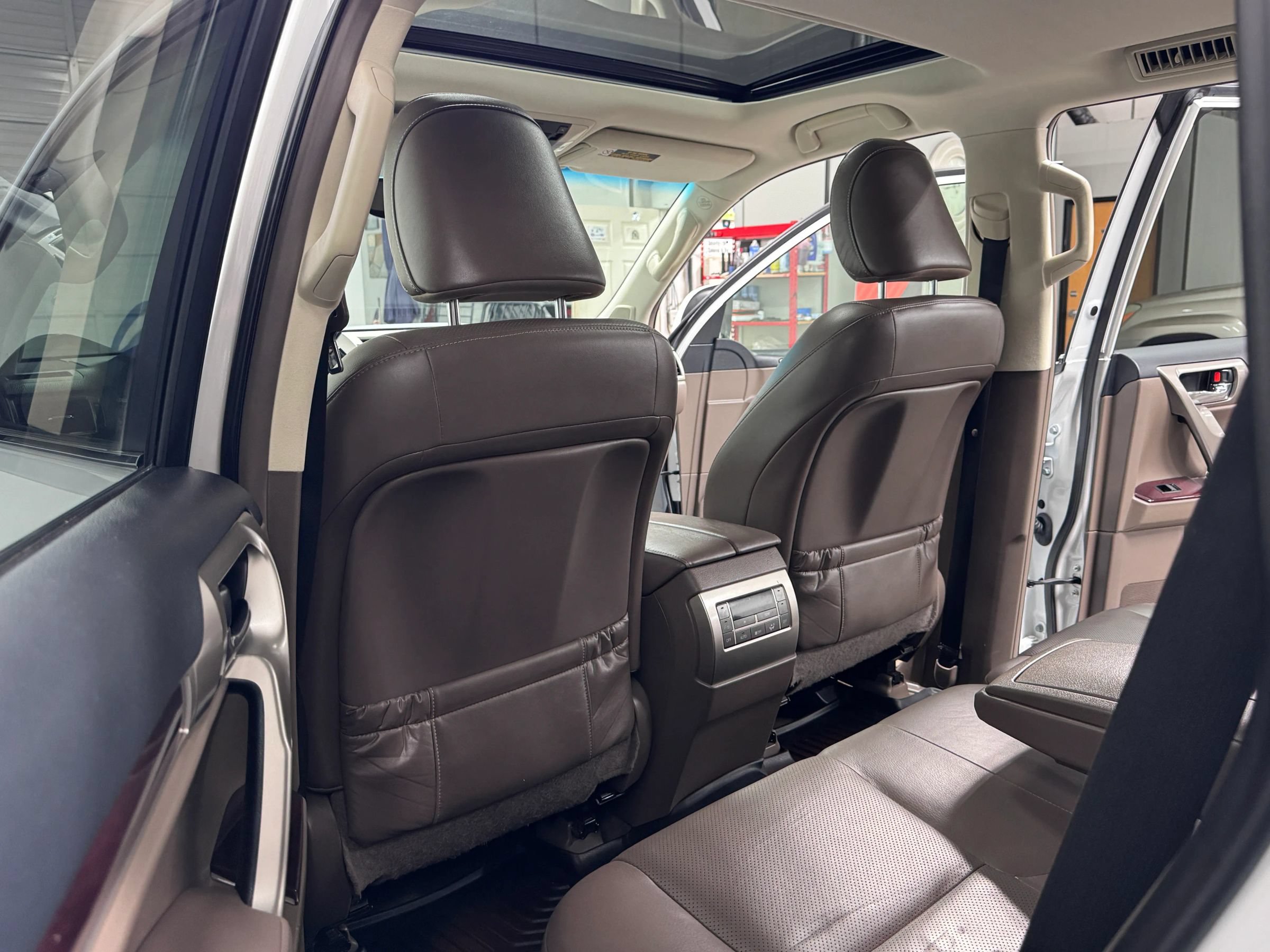 Used 2017 Lexus GX 460 AWD/4WD image 18
