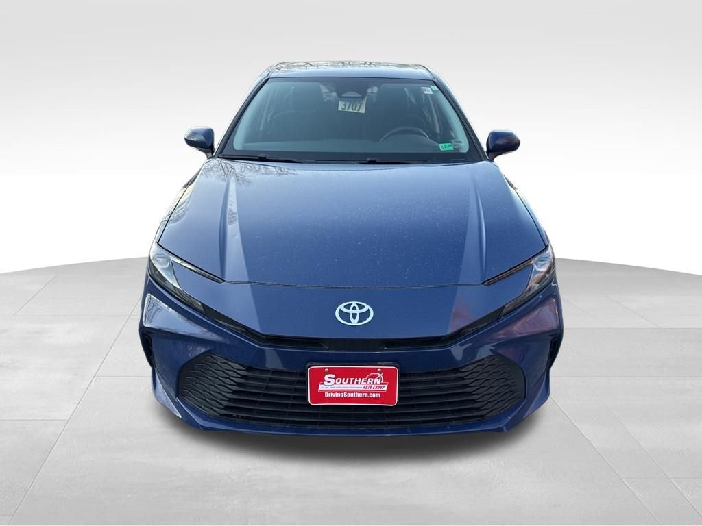 Used 2025 Toyota Camry LE image 4