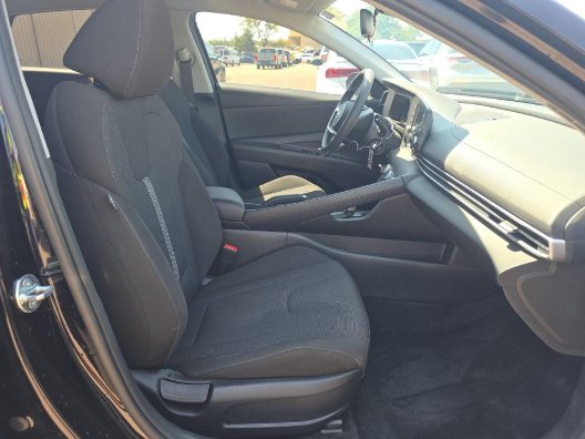 Used 2025 Hyundai Elantra SE FWD image 11