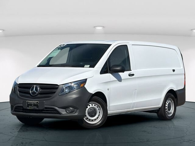 Used 2023 Mercedes-Benz Metris image 2