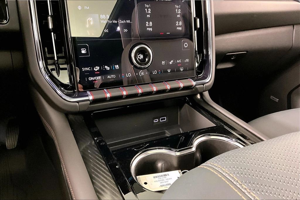 Used 2025 GMC Yukon AT4 w/ AT4 Premium Plus Package AWD/4WD image 8