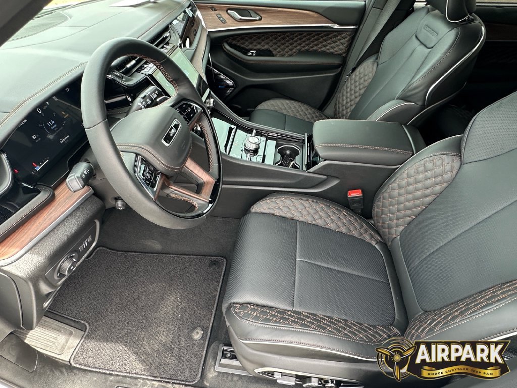 New 2025 Jeep Grand Cherokee Summit w/ Adv Protech Group IV AWD/4WD image 15