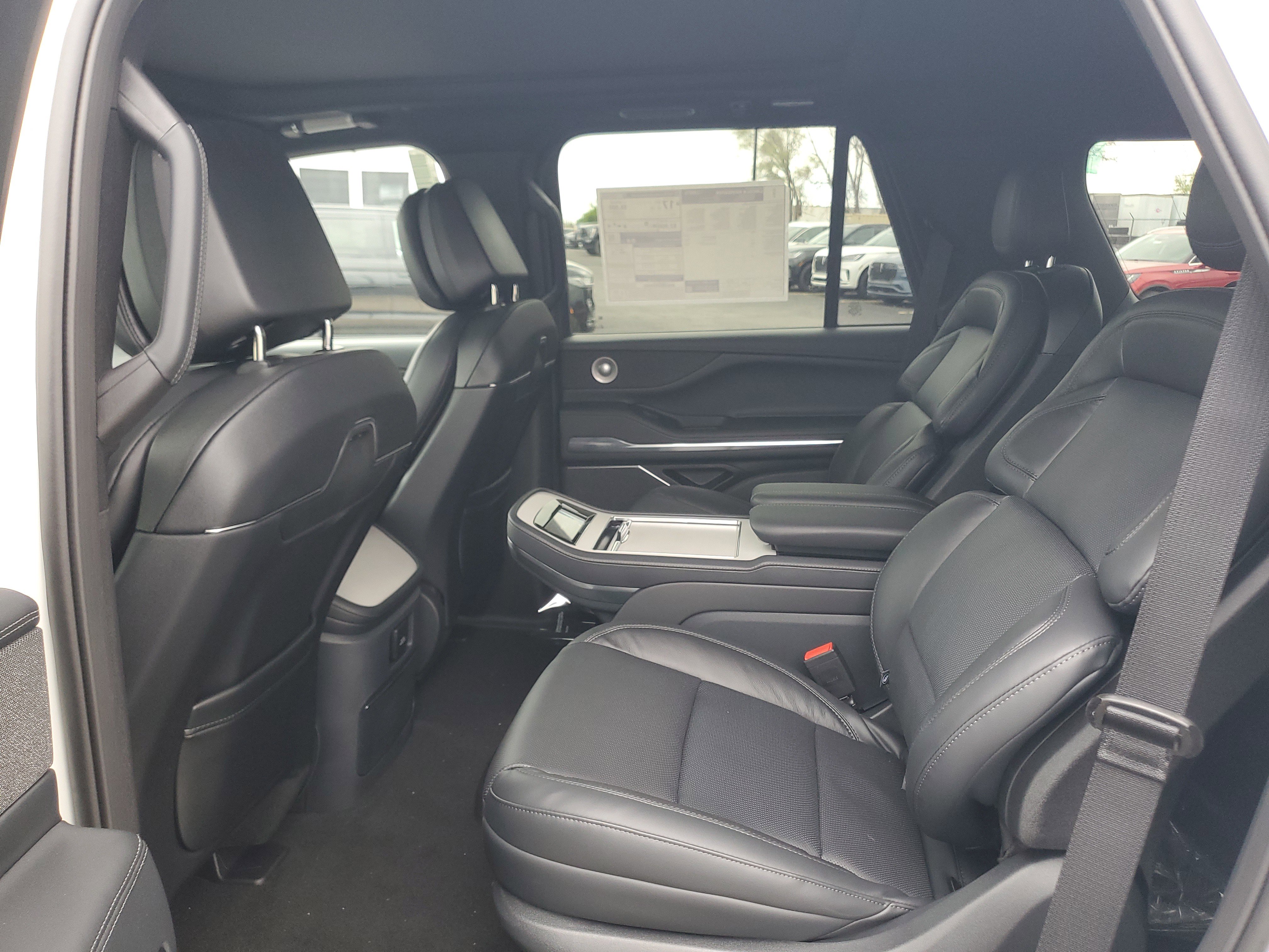 New 2026 Lincoln Navigator Reserve AWD/4WD image 27
