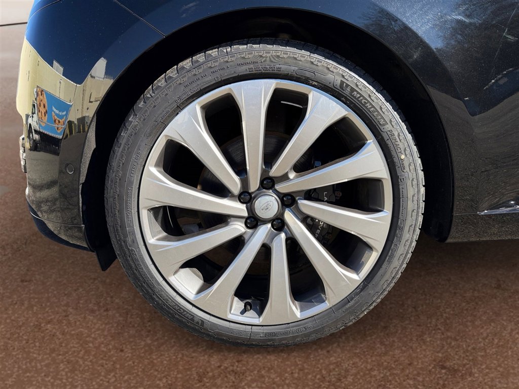 Used 2024 Land Rover Range Rover Long Wheelbase SE image 9