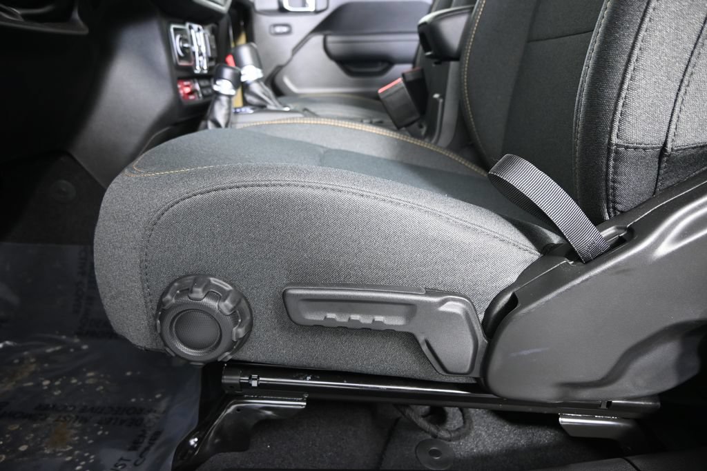 Used 2025 Jeep Gladiator Sport AWD/4WD image 22