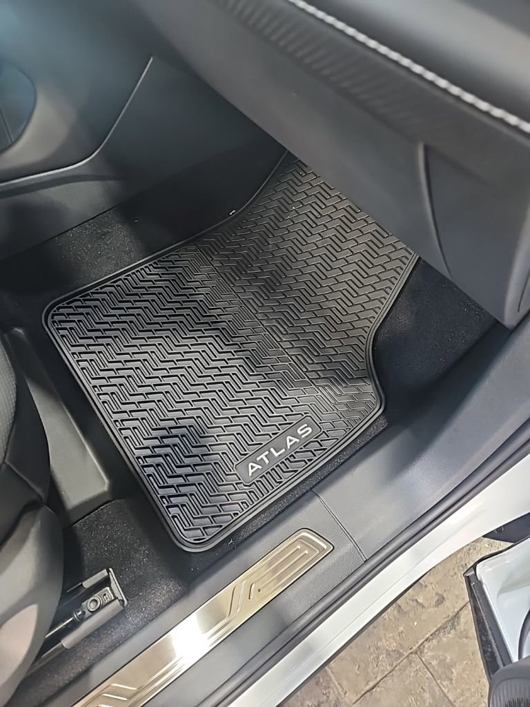 New 2026 Volkswagen Atlas SEL Premium R-Line image 15