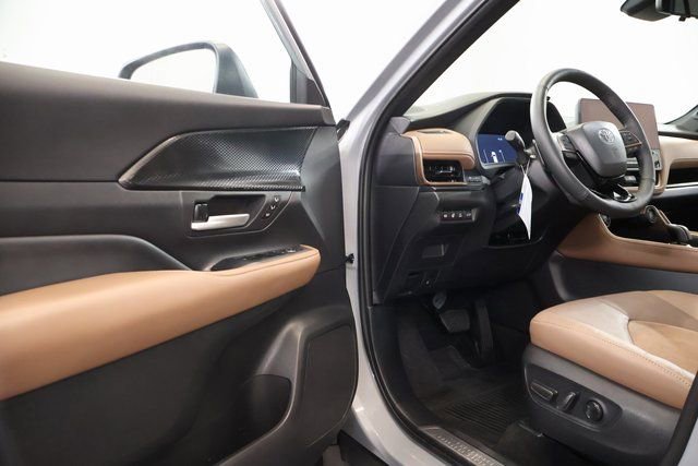 Certified 2025 Toyota Grand Highlander AWD Hybrid image 9