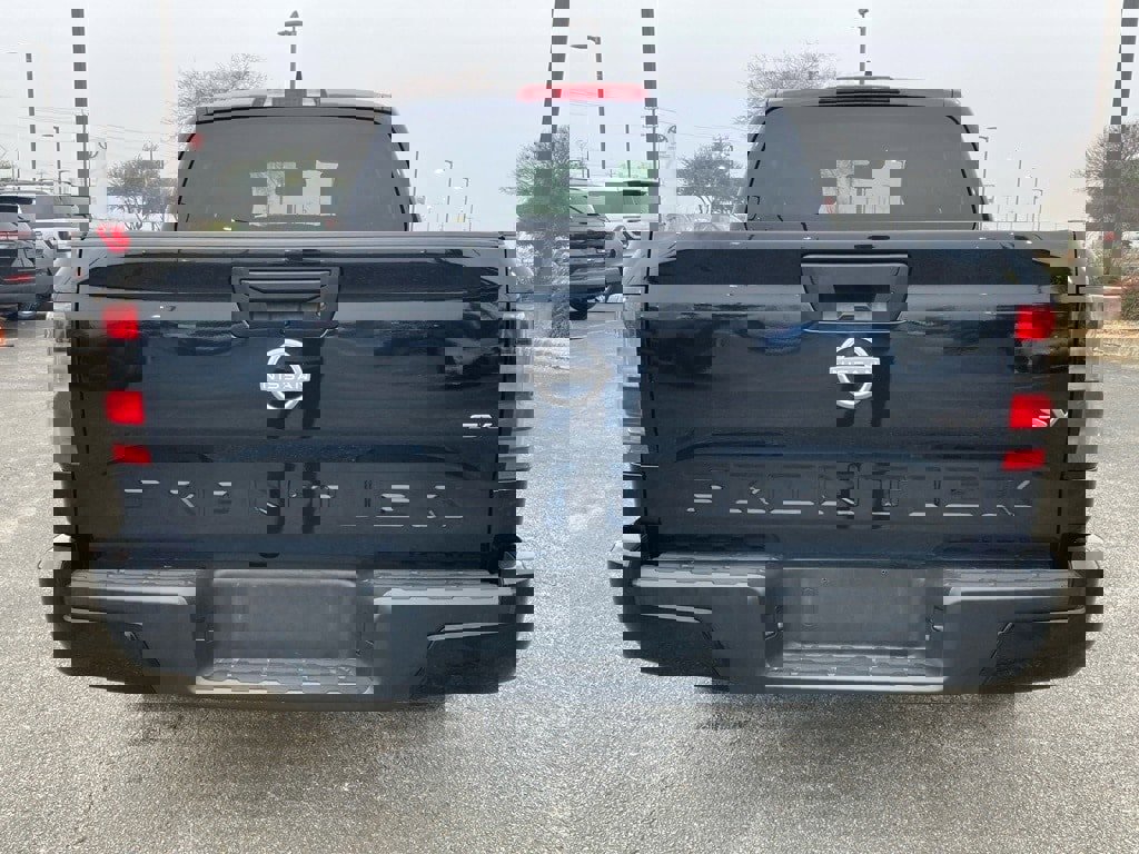 Used 2024 Nissan Frontier SV image 6